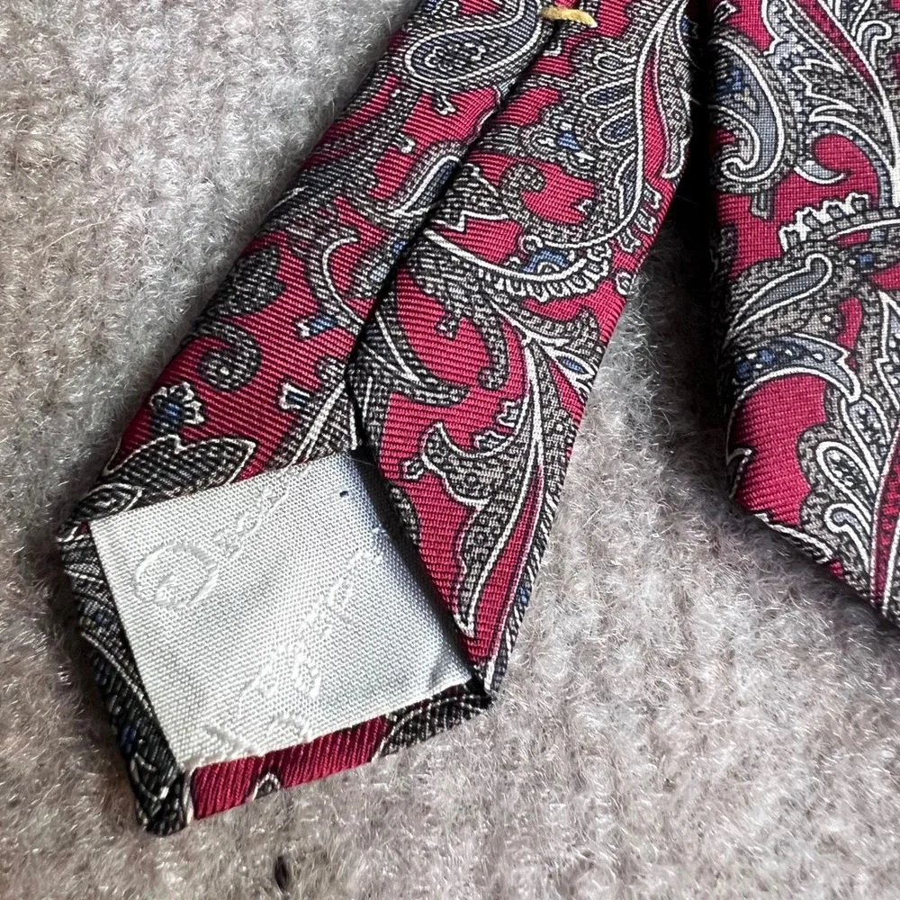 Oscar de la Renta Tie Mens Red Paisley Couture Silk Designer Necktie